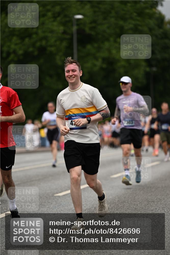29.06.2025 - hella hamburg halbmarathon Dr. Thomas Lammeyer http://msf.ph/oto/8426696 29.06.2025 10:50:33 Kennedybrücke 1421, 1426, 1695, 1854, 1983, 2008, 2217, 2398, 2917, 3160, 3164, 4099, 4102, 4223, 4224, 5044, 6124, 6161, 6788, 7303, 7530, 7983, 8477, 9243, 10230, 10367, 10812, 11393 meine-sportfotos.de