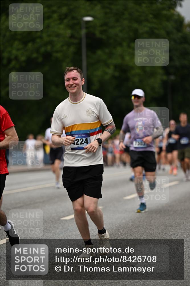 29.06.2025 - hella hamburg halbmarathon Dr. Thomas Lammeyer http://msf.ph/oto/8426708 29.06.2025 10:50:33 Kennedybrücke 1421, 1426, 1695, 1854, 1983, 2008, 2217, 2398, 2917, 3160, 3164, 4099, 4102, 4223, 4224, 5044, 6124, 6161, 6788, 7303, 7530, 7983, 8477, 9243, 10230, 10367, 10812, 11393 meine-sportfotos.de