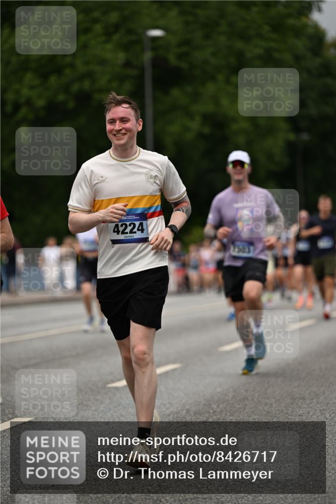 29.06.2025 - hella hamburg halbmarathon Dr. Thomas Lammeyer http://msf.ph/oto/8426717 29.06.2025 10:50:33 Kennedybrücke 1421, 1426, 1695, 1854, 1983, 2008, 2217, 2398, 2917, 3160, 3164, 4099, 4102, 4223, 4224, 5044, 6124, 6161, 6788, 7303, 7530, 7983, 8477, 9243, 10230, 10367, 10812, 11393 meine-sportfotos.de
