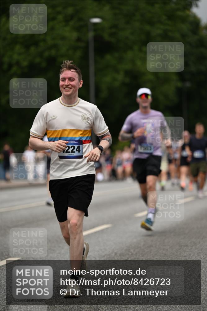 29.06.2025 - hella hamburg halbmarathon Dr. Thomas Lammeyer http://msf.ph/oto/8426723 29.06.2025 10:50:33 Kennedybrücke 1421, 1426, 1695, 1854, 1983, 2008, 2217, 2398, 2917, 3160, 3164, 4099, 4102, 4223, 4224, 5044, 6124, 6161, 6788, 7303, 7530, 7983, 8477, 9243, 10230, 10367, 10812, 11393 meine-sportfotos.de