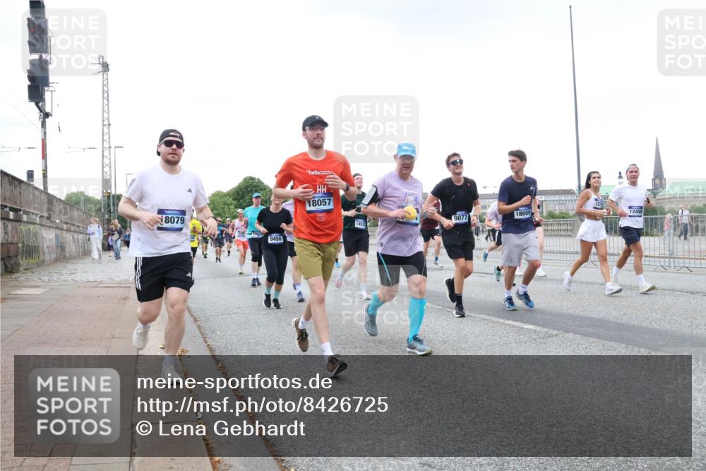 29.06.2025 - hella hamburg halbmarathon Lena Gebhardt http://msf.ph/oto/8426725 29.06.2025 10:53:41 Lombardsbrücke 8079, 9456, 18057, 9077, 18609, 12459, 1852, 1017, 1340, 1687, 1709, 1744, 1753, 1789, 1900, 1906, 1984, 2065, 2079, 2372, 2409, 2429, 3055, 3226, 3557, 4195, 4595, 4801, 5428, 5430, 5562, 5815, 5856, 5857, 5964, 6039, 6041, 6044, 6192, 6273, 6306, 6913, 6996, 7039, 7068, 7483, 7537, 7611, 7614, 7876, 7890, 8189, 8212, 8414, 8515, 8906, 8924, 9077, 9456, 9503, 9531, 9572, 9685, 9764, 9771, 9785, 10043, 10175, 10490, 11390, 12193, 12219, 12700, 14038 meine-sportfotos.de
