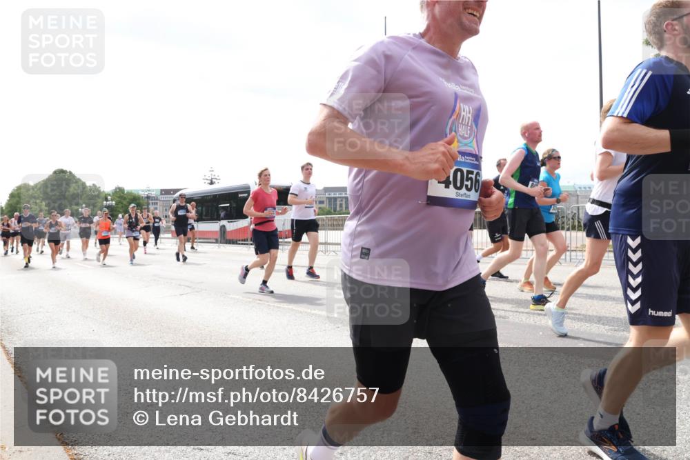 29.06.2025 - hella hamburg halbmarathon Lena Gebhardt http://msf.ph/oto/8426757 29.06.2025 10:43:32 Lombardsbrücke 4056, 1023, 1149, 1155, 1310, 1400, 1467, 1788, 1816, 1878, 2103, 2267, 2361, 2733, 2971, 3074, 3238, 3329, 3390, 3518, 3597, 3638, 4056, 4177, 4302, 4367, 4680, 4866, 5192, 5201, 5214, 5268, 5370, 5610, 5720, 5755, 6012, 6036, 6096, 6226, 6334, 6440, 6931, 6971, 6973, 7043, 7197, 7205, 7206, 7461, 7489, 7504, 7872, 7926, 8000, 8058, 8135, 8184, 8233, 8408, 8435, 8504, 9072, 9639, 9641, 9644, 9704, 9831, 9976, 10083, 10097, 10200, 10202 meine-sportfotos.de