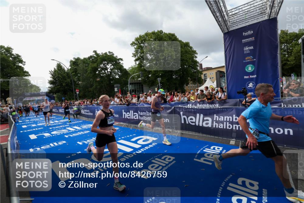 29.06.2025 - hella hamburg halbmarathon Zöllner http://msf.ph/oto/8426759 29.06.2025 10:35:29 Ziel 1889, 4050, 4944, 10771, 10877, 11898, 15390, 15701, 15931, 15959, 16811, 19022 meine-sportfotos.de