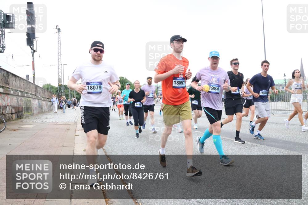 29.06.2025 - hella hamburg halbmarathon Lena Gebhardt http://msf.ph/oto/8426761 29.06.2025 10:53:42 Lombardsbrücke 18079, 170, 9456, 15118, 18057, 14065, 1984, 2429, 18609, 1225, 1017, 1340, 1687, 1709, 1744, 1753, 1789, 1900, 1906, 1984, 2065, 2079, 2372, 2409, 2429, 2854, 3055, 3079, 3226, 3557, 4195, 4595, 4801, 5428, 5430, 5562, 5815, 5856, 5857, 5964, 6039, 6041, 6044, 6192, 6273, 6306, 6913, 6996, 7039, 7068, 7483, 7537, 7611, 7614, 7876, 7890, 8189, 8212, 8414, 8515, 8906, 8924, 9077, 9456, 9503, 9531, 9572, 9685, 9764, 9771, 9785, 10043, 10175, 10490, 11390, 12193, 12219, 12700 meine-sportfotos.de