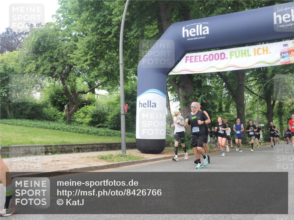 29.06.2025 - hella hamburg halbmarathon KatJ http://msf.ph/oto/8426766 29.06.2025 10:39:44 Zwischen KM18-KM19 5008, 5093, 7383 meine-sportfotos.de