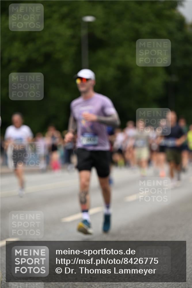 29.06.2025 - hella hamburg halbmarathon Dr. Thomas Lammeyer http://msf.ph/oto/8426775 29.06.2025 10:50:34 Kennedybrücke 1421, 1426, 1695, 1854, 1983, 2008, 2217, 2398, 2917, 3160, 3164, 4099, 4202, 4223, 4224, 4296, 5044, 6124, 6161, 6788, 7303, 7530, 7983, 8477, 9243, 10230, 10367, 10812, 11393 meine-sportfotos.de
