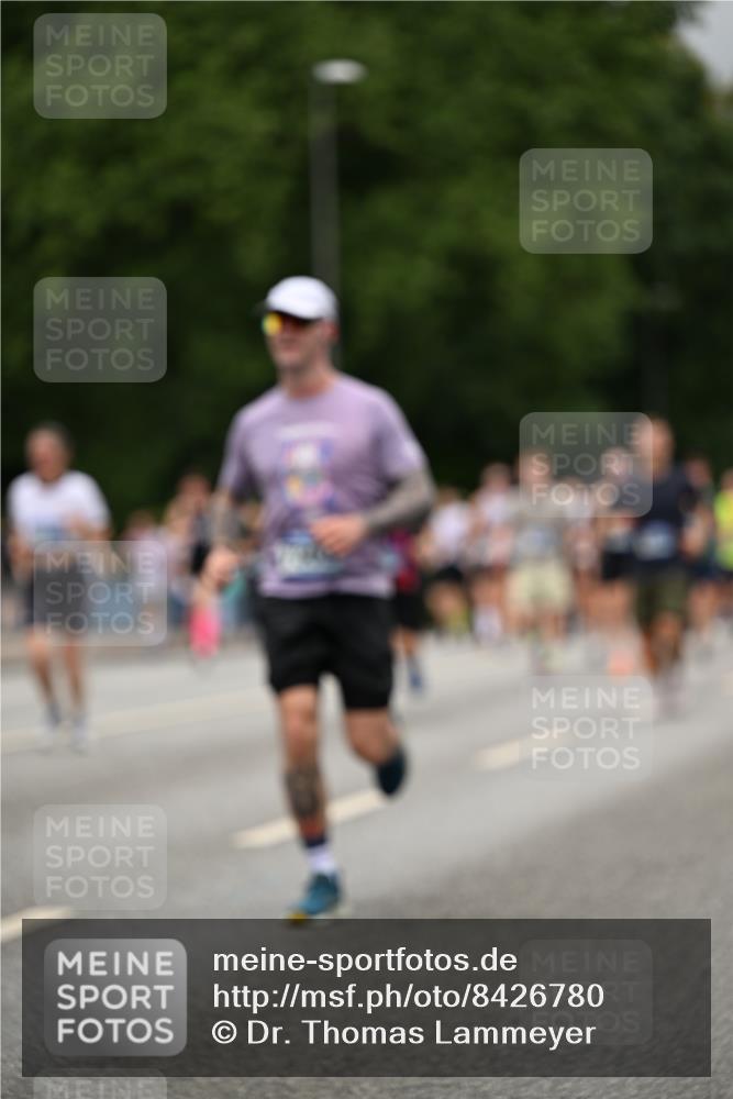 29.06.2025 - hella hamburg halbmarathon Dr. Thomas Lammeyer http://msf.ph/oto/8426780 29.06.2025 10:50:34 Kennedybrücke 1421, 1426, 1695, 1854, 1983, 2008, 2217, 2398, 2917, 3160, 3164, 4099, 4202, 4223, 4224, 4296, 5044, 6124, 6161, 6788, 7303, 7530, 7983, 8477, 9243, 10230, 10367, 10812, 11393 meine-sportfotos.de