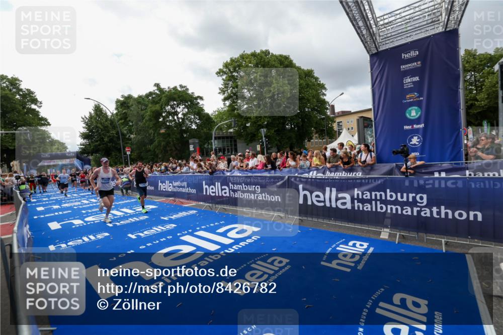 29.06.2025 - hella hamburg halbmarathon Zöllner http://msf.ph/oto/8426782 29.06.2025 10:35:30 Ziel 1344, 1889, 4050, 10771, 10877, 11898, 15390, 15701, 15931, 15959, 16811, 19022 meine-sportfotos.de