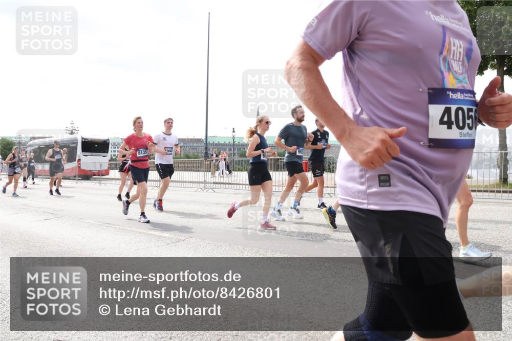 29.06.2025 - hella hamburg halbmarathon Lena Gebhardt http://msf.ph/oto/8426801 29.06.2025 10:43:32 Lombardsbrücke 8135, 9043, 1963, 093, 000, 405, 1023, 1149, 1155, 1310, 1400, 1467, 1788, 1816, 1878, 2103, 2267, 2361, 2733, 2971, 3074, 3238, 3329, 3390, 3518, 3597, 3638, 4056, 4177, 4302, 4367, 4680, 4866, 5192, 5201, 5214, 5268, 5370, 5610, 5720, 5755, 6012, 6036, 6096, 6226, 6334, 6440, 6931, 6971, 6973, 7043, 7197, 7205, 7206, 7461, 7489, 7504, 7872, 7926, 8000, 8058, 8135, 8184, 8233, 8408, 8435, 8504, 9072, 9639, 9641, 9644, 9704, 9831, 9976, 10083, 10097, 10200, 10202 meine-sportfotos.de