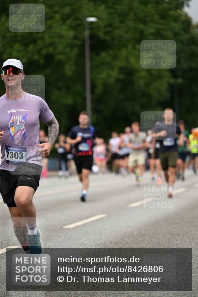29.06.2025 - hella hamburg halbmarathon Dr. Thomas Lammeyer http://msf.ph/oto/8426806 29.06.2025 10:50:35 Kennedybrücke 1421, 1426, 1695, 1983, 2008, 2398, 2917, 3160, 3164, 4202, 4223, 4224, 4296, 4572, 5044, 6124, 6161, 6788, 7303, 7530, 7983, 8477, 9243, 10030, 10230, 10367, 10812, 11253, 11393 meine-sportfotos.de