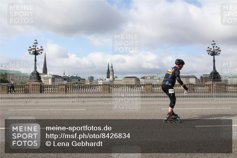 29.06.2025 - hella hamburg halbmarathon Lena Gebhardt http://msf.ph/oto/8426834 29.06.2025 08:58:59 Lombardsbrücke 115 meine-sportfotos.de