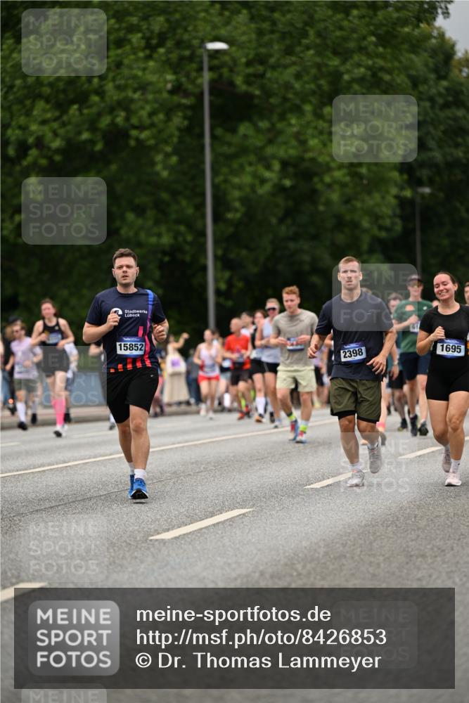 29.06.2025 - hella hamburg halbmarathon Dr. Thomas Lammeyer http://msf.ph/oto/8426853 29.06.2025 10:50:37 Kennedybrücke 1421, 1426, 1695, 1867, 1868, 1924, 1983, 2008, 2398, 2917, 3160, 3164, 4202, 4223, 4224, 4296, 4572, 5044, 6124, 6161, 7303, 7530, 8477, 9243, 9445, 10030, 10230, 10327, 10367, 10812, 11253, 11393 meine-sportfotos.de
