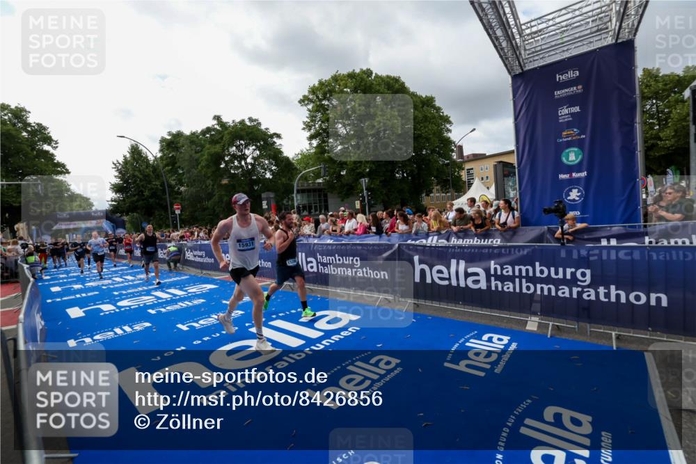 29.06.2025 - hella hamburg halbmarathon Zöllner http://msf.ph/oto/8426856 29.06.2025 10:35:31 Ziel 1344, 1889, 4050, 10771, 15390, 15931, 15959, 16695, 16811, 19022 meine-sportfotos.de