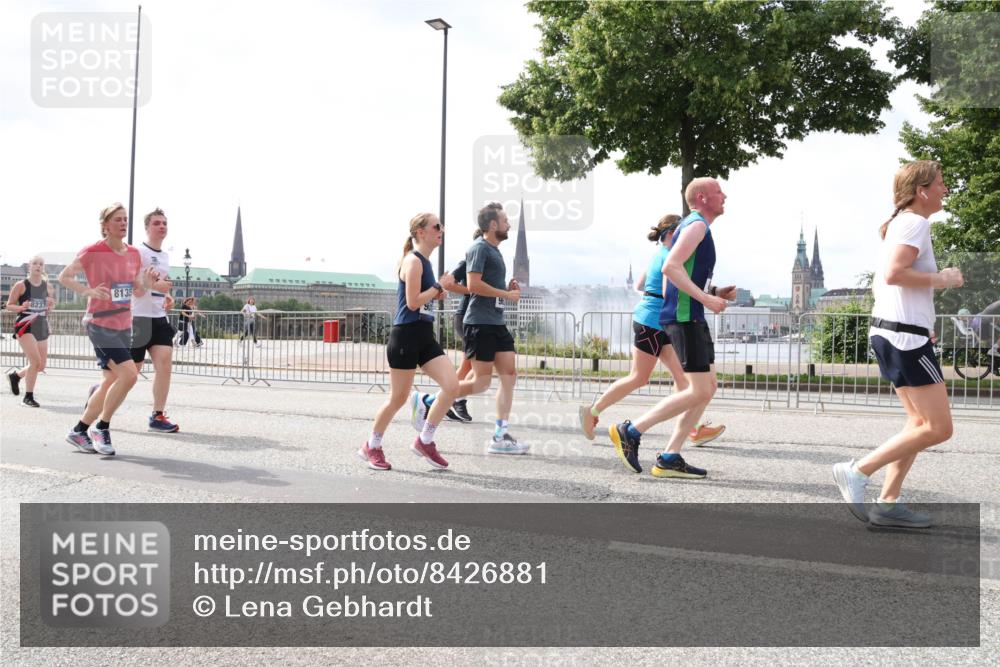 29.06.2025 - hella hamburg halbmarathon Lena Gebhardt http://msf.ph/oto/8426881 29.06.2025 10:43:33 Lombardsbrücke 8233, 8135, 1023, 1149, 1155, 1310, 1400, 1467, 1816, 1878, 2267, 2361, 2733, 2971, 3074, 3238, 3329, 3390, 3518, 3597, 3638, 4056, 4177, 4302, 4367, 4680, 4866, 5192, 5201, 5214, 5268, 5370, 5610, 5720, 5755, 5890, 6012, 6036, 6096, 6226, 6334, 6440, 6931, 6971, 6973, 7043, 7197, 7205, 7206, 7461, 7489, 7504, 7872, 7926, 8000, 8058, 8135, 8184, 8233, 8408, 8435, 8504, 9072, 9639, 9641, 9644, 9704, 9831, 9976, 10083, 10097, 10200, 10202 meine-sportfotos.de
