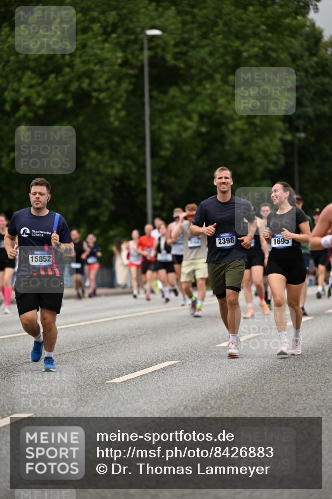 29.06.2025 - hella hamburg halbmarathon Dr. Thomas Lammeyer http://msf.ph/oto/8426883 29.06.2025 10:50:37 Kennedybrücke 1421, 1426, 1695, 1867, 1868, 1924, 1983, 2008, 2398, 2917, 3160, 3164, 4202, 4223, 4224, 4296, 4572, 5044, 6124, 6161, 7303, 7530, 8477, 9243, 9445, 10030, 10230, 10327, 10367, 10812, 11253, 11393 meine-sportfotos.de