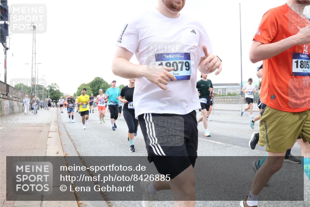 29.06.2025 - hella hamburg halbmarathon Lena Gebhardt http://msf.ph/oto/8426885 29.06.2025 10:53:42 Lombardsbrücke 94, 8079, 14065, 1805, 1017, 1340, 1687, 1709, 1744, 1753, 1789, 1900, 1906, 1984, 2065, 2079, 2372, 2409, 2429, 2854, 3055, 3079, 3226, 3557, 4195, 4595, 4801, 5428, 5430, 5562, 5815, 5856, 5857, 5964, 6039, 6041, 6044, 6192, 6273, 6306, 6913, 6996, 7039, 7068, 7483, 7537, 7611, 7614, 7876, 7890, 8189, 8212, 8414, 8515, 8906, 8924, 9077, 9456, 9503, 9531, 9572, 9685, 9764, 9771, 9785, 10043, 10175, 10490, 11390, 12193, 12219, 12700 meine-sportfotos.de