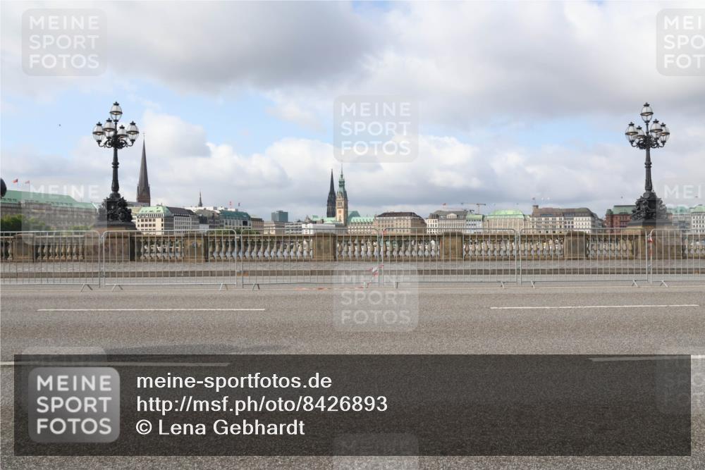 29.06.2025 - hella hamburg halbmarathon Lena Gebhardt http://msf.ph/oto/8426893 29.06.2025 08:59:02 Lombardsbrücke  meine-sportfotos.de
