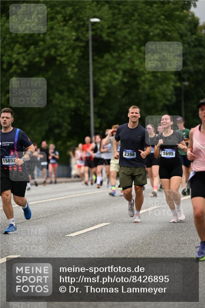 29.06.2025 - hella hamburg halbmarathon Dr. Thomas Lammeyer http://msf.ph/oto/8426895 29.06.2025 10:50:38 Kennedybrücke 1421, 1426, 1695, 1867, 1868, 1924, 1983, 2008, 2398, 2773, 2917, 3160, 3164, 4202, 4223, 4224, 4296, 4572, 5044, 6124, 6161, 7303, 7530, 8477, 9243, 9445, 10030, 10230, 10327, 10367, 10812, 11253, 11393 meine-sportfotos.de