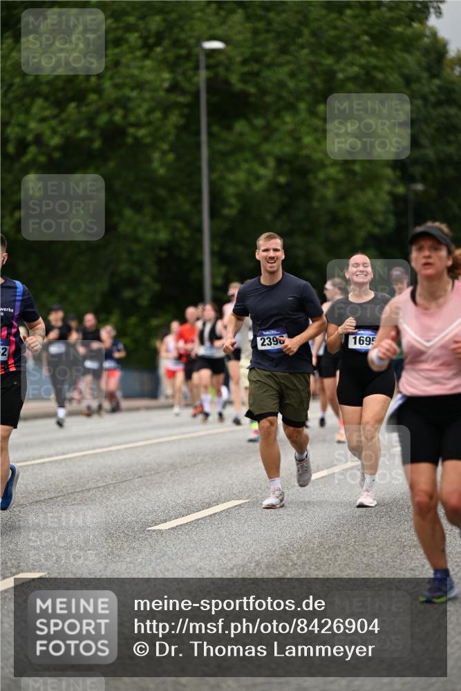 29.06.2025 - hella hamburg halbmarathon Dr. Thomas Lammeyer http://msf.ph/oto/8426904 29.06.2025 10:50:38 Kennedybrücke 1421, 1426, 1695, 1867, 1868, 1924, 1983, 2008, 2398, 2773, 2917, 3160, 3164, 4202, 4223, 4224, 4296, 4572, 5044, 6124, 6161, 7303, 7530, 8477, 9243, 9445, 10030, 10230, 10327, 10367, 10812, 11253, 11393 meine-sportfotos.de