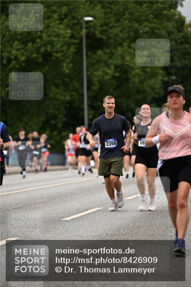29.06.2025 - hella hamburg halbmarathon Dr. Thomas Lammeyer http://msf.ph/oto/8426909 29.06.2025 10:50:38 Kennedybrücke 1421, 1426, 1695, 1867, 1868, 1924, 1983, 2008, 2398, 2773, 2917, 3160, 3164, 4202, 4223, 4224, 4296, 4572, 5044, 6124, 6161, 7303, 7530, 8477, 9243, 9445, 10030, 10230, 10327, 10367, 10812, 11253, 11393 meine-sportfotos.de