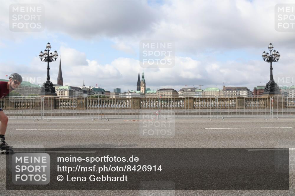 29.06.2025 - hella hamburg halbmarathon Lena Gebhardt http://msf.ph/oto/8426914 29.06.2025 08:59:02 Lombardsbrücke  meine-sportfotos.de