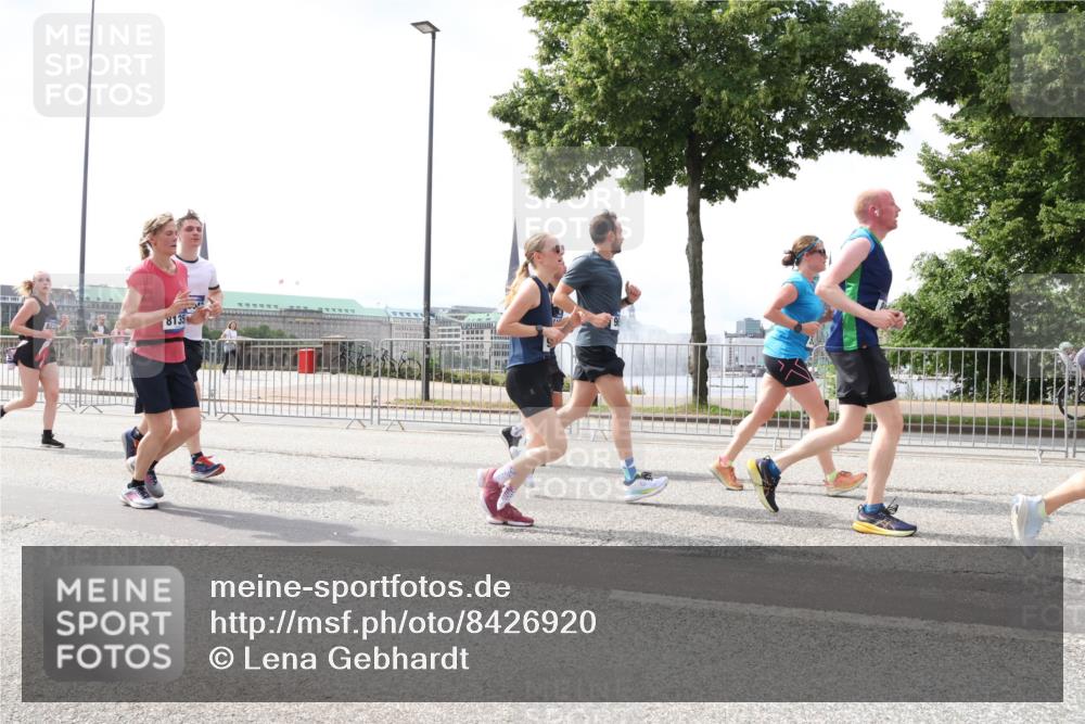 29.06.2025 - hella hamburg halbmarathon Lena Gebhardt http://msf.ph/oto/8426920 29.06.2025 10:43:33 Lombardsbrücke 1023, 1149, 1155, 1310, 1400, 1467, 1816, 1878, 2267, 2361, 2733, 2971, 3074, 3238, 3329, 3390, 3518, 3597, 3638, 4056, 4177, 4302, 4367, 4680, 4866, 5192, 5201, 5214, 5268, 5370, 5610, 5720, 5755, 5890, 6012, 6036, 6096, 6226, 6334, 6440, 6931, 6971, 6973, 7043, 7197, 7205, 7206, 7461, 7489, 7504, 7872, 7926, 8000, 8058, 8135, 8184, 8233, 8408, 8435, 8504, 9072, 9639, 9641, 9644, 9704, 9831, 9976, 10083, 10097, 10200, 10202 meine-sportfotos.de