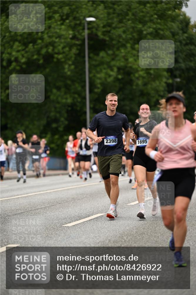 29.06.2025 - hella hamburg halbmarathon Dr. Thomas Lammeyer http://msf.ph/oto/8426922 29.06.2025 10:50:38 Kennedybrücke 1421, 1426, 1695, 1867, 1868, 1924, 1983, 2008, 2398, 2773, 2917, 3160, 3164, 4202, 4223, 4224, 4296, 4572, 5044, 6124, 6161, 7303, 7530, 8477, 9243, 9445, 10030, 10230, 10327, 10367, 10812, 11253, 11393 meine-sportfotos.de