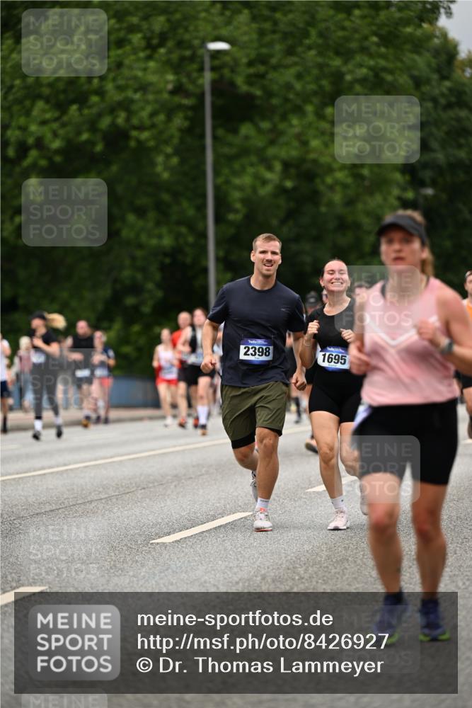 29.06.2025 - hella hamburg halbmarathon Dr. Thomas Lammeyer http://msf.ph/oto/8426927 29.06.2025 10:50:38 Kennedybrücke 1421, 1426, 1695, 1867, 1868, 1924, 1983, 2008, 2398, 2773, 2917, 3160, 3164, 4202, 4223, 4224, 4296, 4572, 5044, 6124, 6161, 7303, 7530, 8477, 9243, 9445, 10030, 10230, 10327, 10367, 10812, 11253, 11393 meine-sportfotos.de