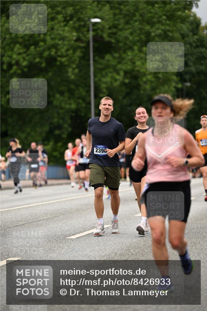 29.06.2025 - hella hamburg halbmarathon Dr. Thomas Lammeyer http://msf.ph/oto/8426933 29.06.2025 10:50:39 Kennedybrücke 1033, 1421, 1426, 1695, 1867, 1868, 1924, 1983, 2008, 2398, 2773, 2917, 3160, 3164, 4202, 4223, 4224, 4296, 4317, 4572, 5044, 6124, 6161, 7303, 7530, 8477, 9243, 9445, 10030, 10230, 10327, 10329, 10367, 10812, 11253, 11393 meine-sportfotos.de