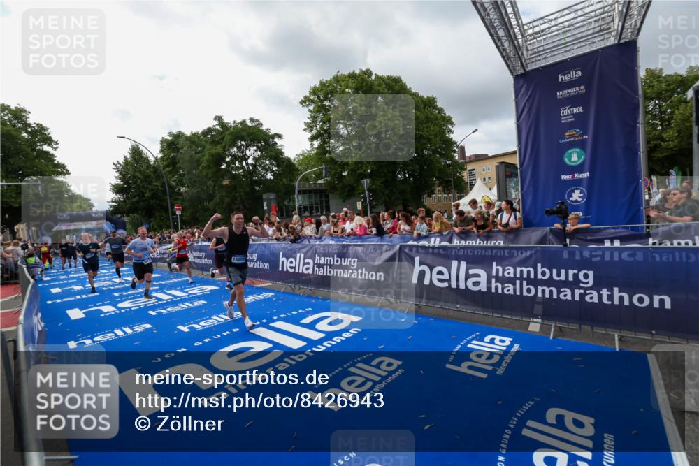 29.06.2025 - hella hamburg halbmarathon Zöllner http://msf.ph/oto/8426943 29.06.2025 10:35:33 Ziel 1344, 1889, 4050, 5269, 10771, 15959, 16695, 16811, 17612, 17826, 19022 meine-sportfotos.de