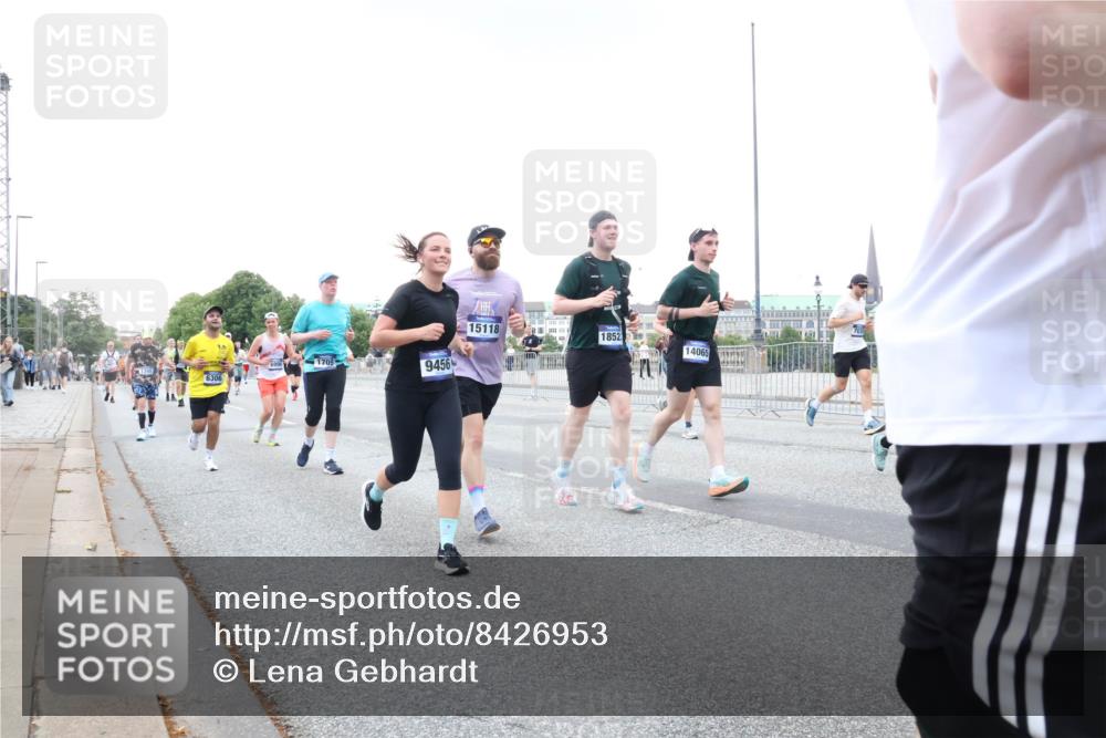 29.06.2025 - hella hamburg halbmarathon Lena Gebhardt http://msf.ph/oto/8426953 29.06.2025 10:53:43 Lombardsbrücke 9456, 15118, 1852, 14065, 1017, 1340, 1687, 1709, 1744, 1753, 1789, 1900, 1906, 1984, 2065, 2079, 2372, 2409, 2429, 2854, 3055, 3079, 3226, 3249, 3557, 4195, 4595, 4801, 5430, 5562, 5815, 5856, 5857, 5964, 6039, 6041, 6044, 6192, 6273, 6306, 6913, 6996, 7039, 7068, 7483, 7537, 7611, 7614, 7876, 7890, 8189, 8212, 8414, 8515, 8906, 8924, 9077, 9456, 9503, 9531, 9572, 9685, 9764, 9771, 9785, 10043, 10175, 10490, 11390, 12193, 12219, 12700 meine-sportfotos.de