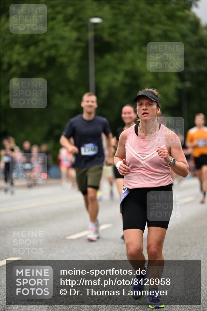 29.06.2025 - hella hamburg halbmarathon Dr. Thomas Lammeyer http://msf.ph/oto/8426958 29.06.2025 10:50:39 Kennedybrücke 1033, 1421, 1426, 1695, 1867, 1868, 1924, 1983, 2008, 2398, 2773, 2917, 3160, 3164, 4202, 4223, 4224, 4296, 4317, 4572, 5044, 6124, 6161, 7303, 7530, 8477, 9243, 9445, 10030, 10230, 10327, 10329, 10367, 10812, 11253, 11393 meine-sportfotos.de
