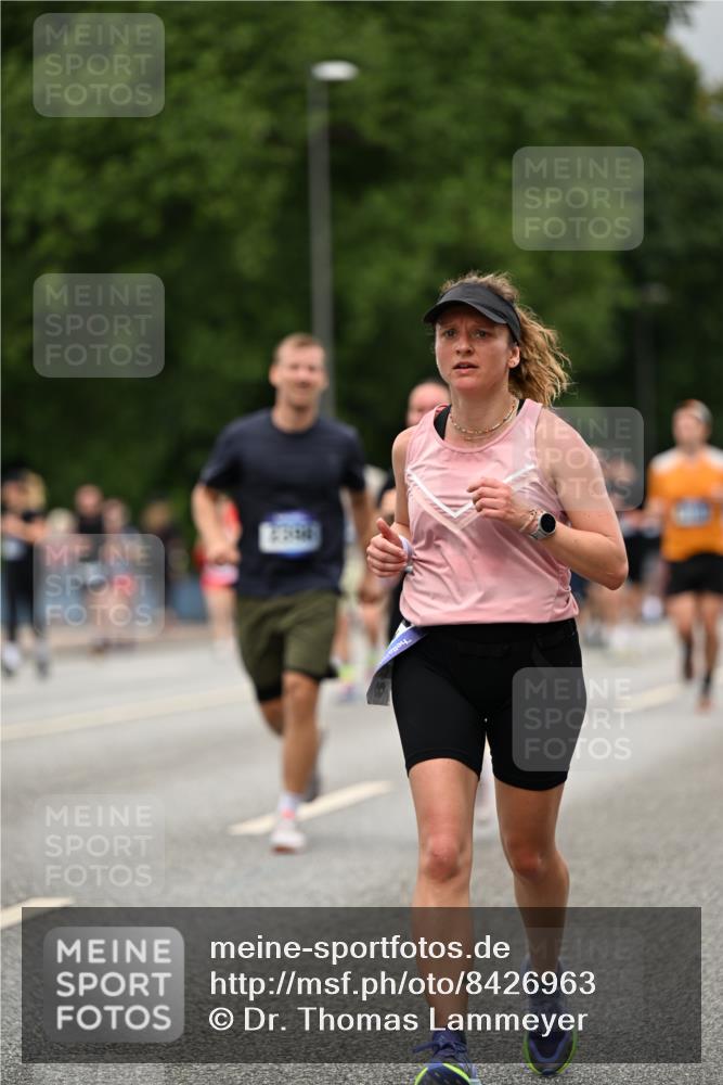 29.06.2025 - hella hamburg halbmarathon Dr. Thomas Lammeyer http://msf.ph/oto/8426963 29.06.2025 10:50:39 Kennedybrücke 1033, 1421, 1426, 1695, 1867, 1868, 1924, 1983, 2008, 2398, 2773, 2917, 3160, 3164, 4202, 4223, 4224, 4296, 4317, 4572, 5044, 6124, 6161, 7303, 7530, 8477, 9243, 9445, 10030, 10230, 10327, 10329, 10367, 10812, 11253, 11393 meine-sportfotos.de