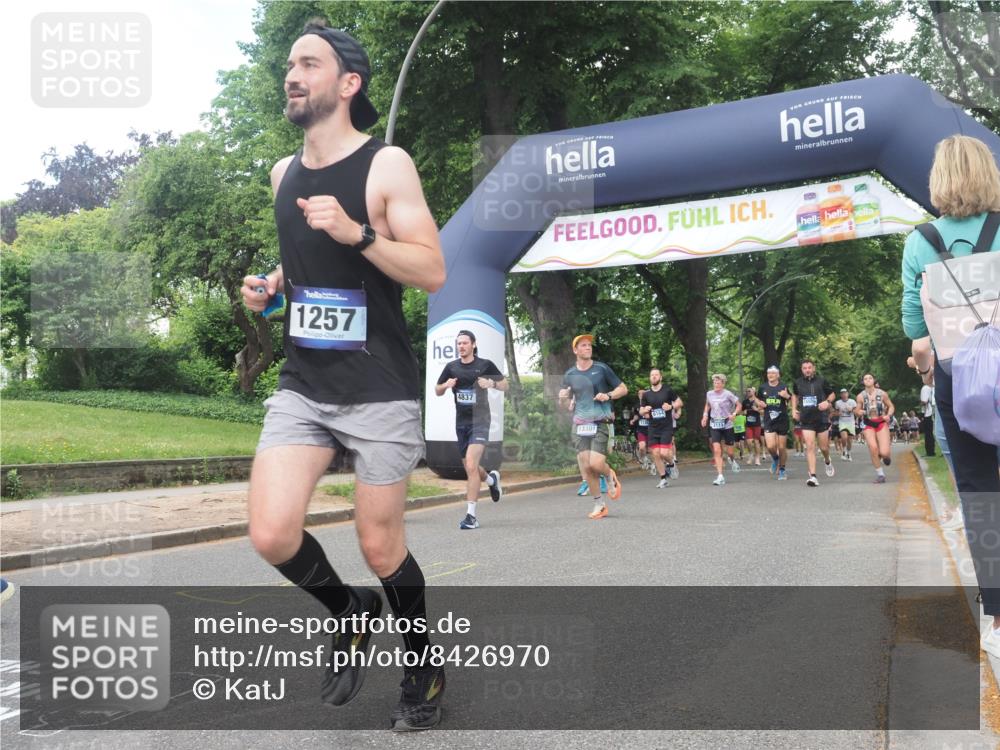29.06.2025 - hella hamburg halbmarathon KatJ http://msf.ph/oto/8426970 29.06.2025 10:39:53 Zwischen KM18-KM19 1257, 1657, 2111, 2540, 2595, 2814, 4837, 5020, 6164, 6198, 7475 meine-sportfotos.de