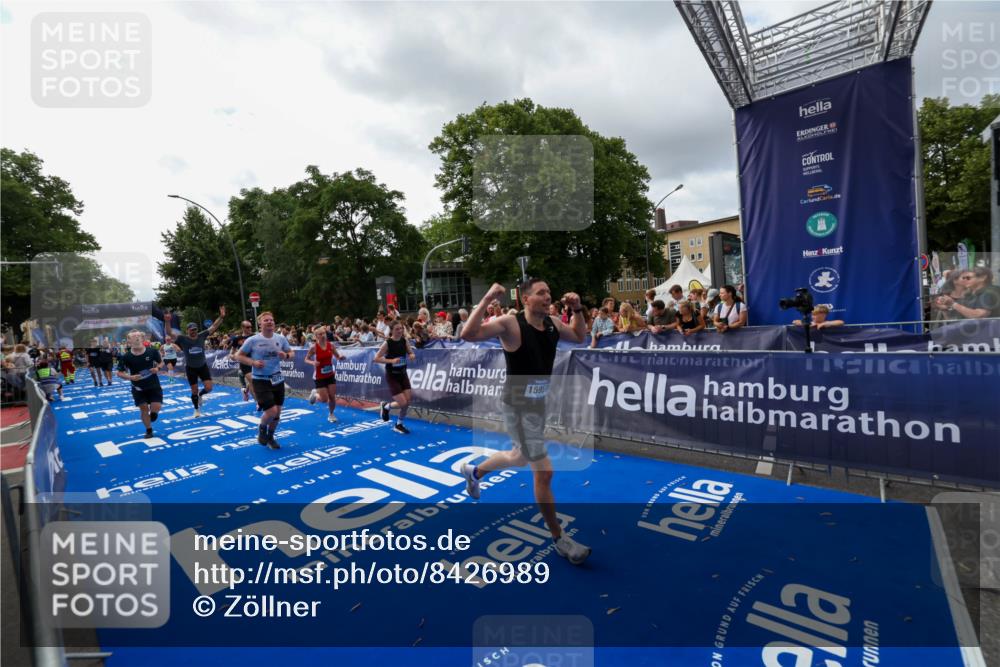 29.06.2025 - hella hamburg halbmarathon Zöllner http://msf.ph/oto/8426989 29.06.2025 10:35:34 Ziel 1344, 1889, 4050, 5269, 10384, 10771, 15959, 16695, 16811, 17612, 17826, 19022 meine-sportfotos.de