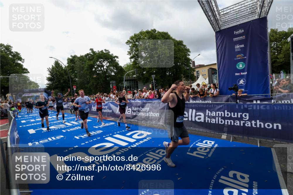 29.06.2025 - hella hamburg halbmarathon Zöllner http://msf.ph/oto/8426996 29.06.2025 10:35:34 Ziel 1344, 1889, 4050, 5269, 10384, 10771, 15959, 16695, 16811, 17612, 17826, 19022 meine-sportfotos.de