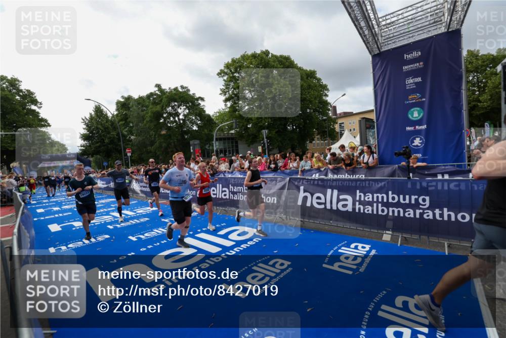 29.06.2025 - hella hamburg halbmarathon Zöllner http://msf.ph/oto/8427019 29.06.2025 10:35:34 Ziel 1344, 1889, 4050, 5269, 10384, 10771, 15959, 16695, 16811, 17612, 17826, 19022 meine-sportfotos.de