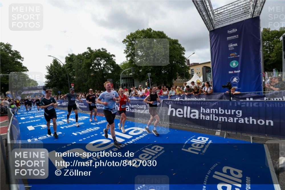 29.06.2025 - hella hamburg halbmarathon Zöllner http://msf.ph/oto/8427030 29.06.2025 10:35:35 Ziel 1344, 1889, 4050, 5269, 10384, 10771, 15959, 16123, 16695, 16811, 17612, 17826, 19022 meine-sportfotos.de