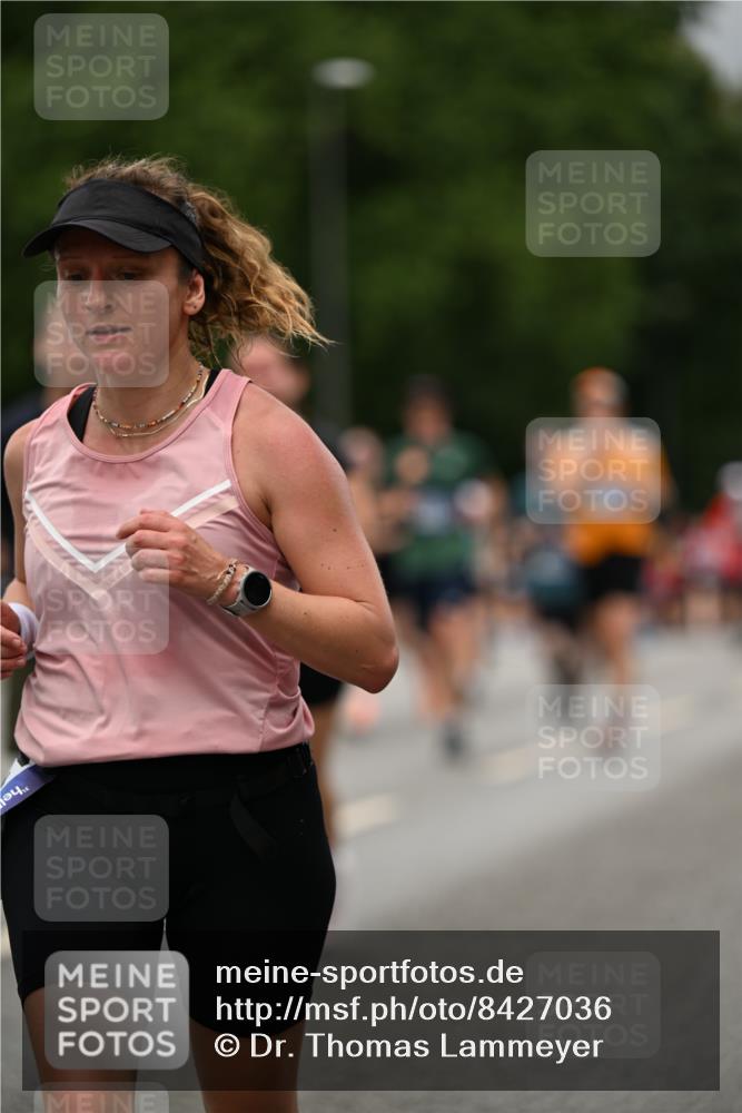 29.06.2025 - hella hamburg halbmarathon Dr. Thomas Lammeyer http://msf.ph/oto/8427036 29.06.2025 10:50:40 Kennedybrücke 1033, 1421, 1426, 1429, 1695, 1867, 1868, 1924, 1983, 2008, 2398, 2773, 2917, 3160, 3164, 4202, 4223, 4224, 4296, 4317, 4572, 5044, 6124, 6161, 7303, 7530, 8477, 9243, 9445, 10030, 10230, 10327, 10329, 10367, 10812, 11253, 11393 meine-sportfotos.de