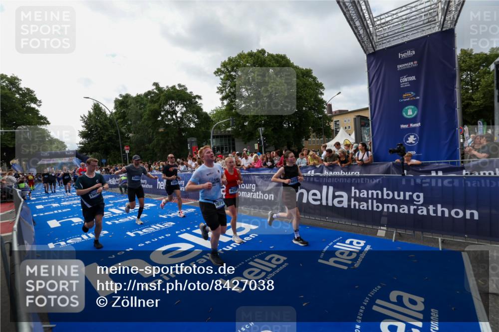 29.06.2025 - hella hamburg halbmarathon Zöllner http://msf.ph/oto/8427038 29.06.2025 10:35:35 Ziel 1344, 1889, 4050, 5269, 10384, 10771, 15959, 16123, 16695, 16811, 17612, 17826, 19022 meine-sportfotos.de