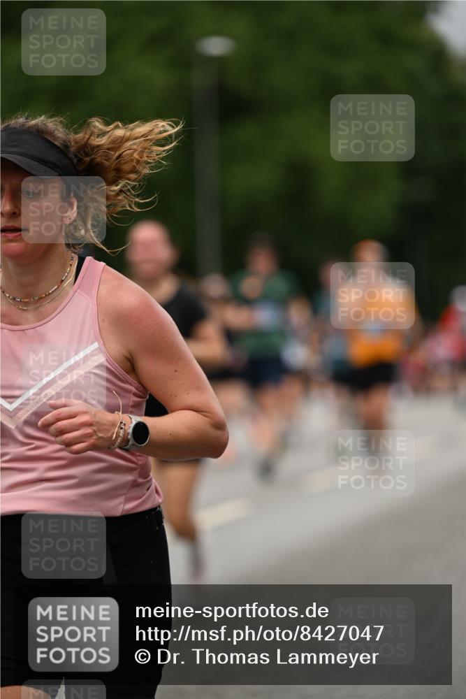 29.06.2025 - hella hamburg halbmarathon Dr. Thomas Lammeyer http://msf.ph/oto/8427047 29.06.2025 10:50:41 Kennedybrücke 1033, 1421, 1426, 1429, 1695, 1867, 1868, 1924, 1983, 2008, 2398, 2773, 2813, 2917, 3160, 3164, 3410, 4202, 4223, 4224, 4296, 4317, 4572, 5044, 6124, 6161, 7303, 8477, 9243, 9445, 10030, 10230, 10327, 10329, 10367, 10812, 11253, 11361 meine-sportfotos.de