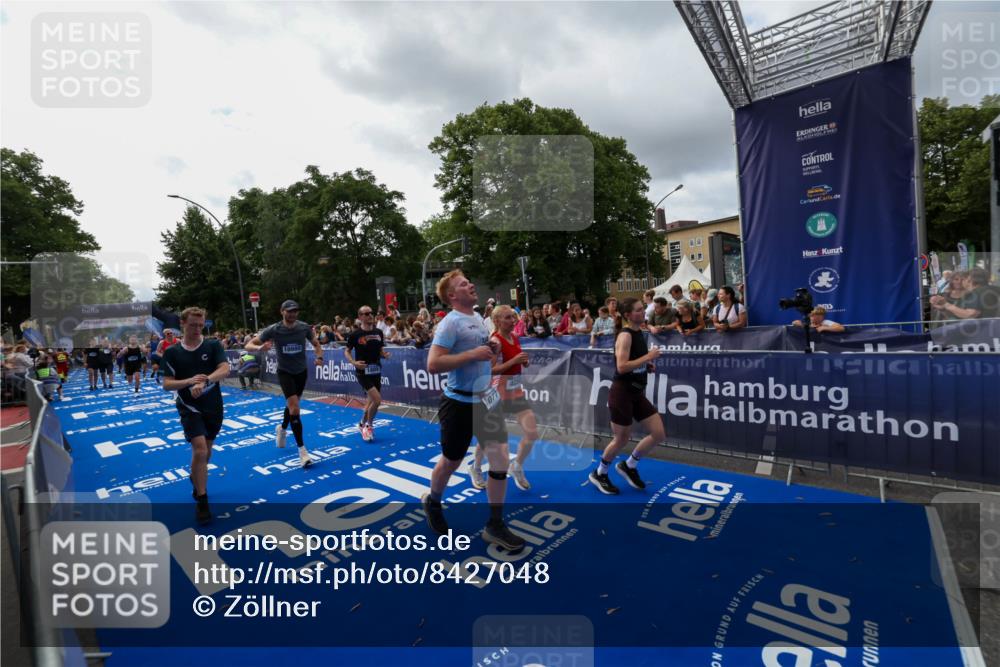 29.06.2025 - hella hamburg halbmarathon Zöllner http://msf.ph/oto/8427048 29.06.2025 10:35:35 Ziel 1344, 1889, 4050, 5269, 10384, 10771, 15959, 16123, 16695, 16811, 17612, 17826, 19022 meine-sportfotos.de