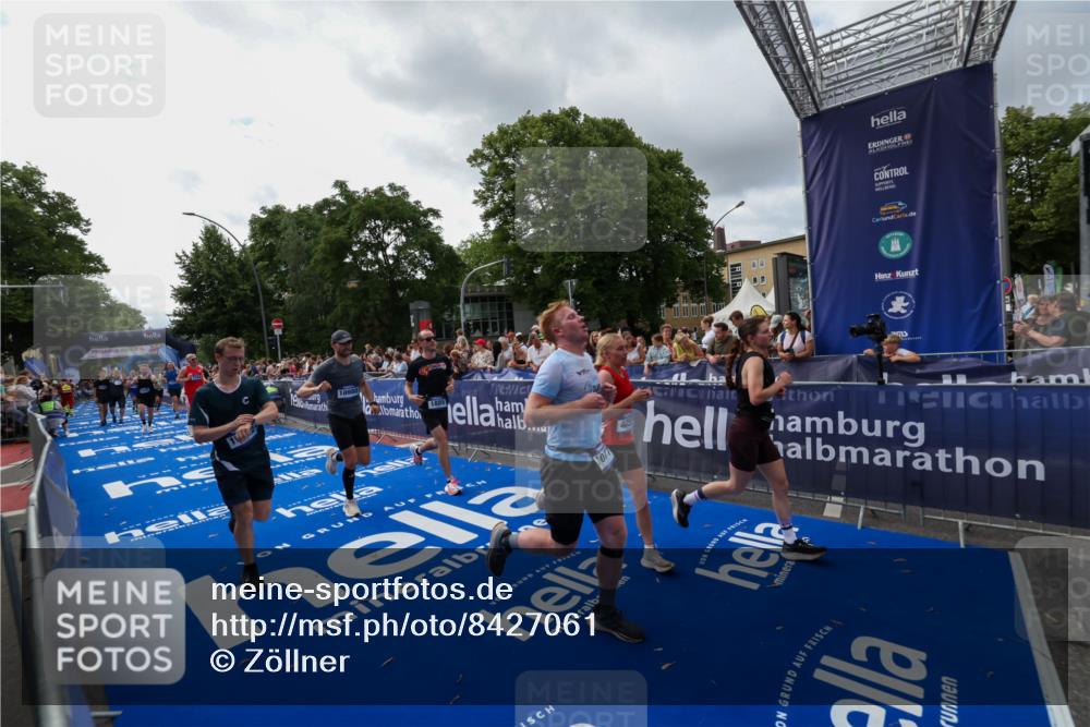29.06.2025 - hella hamburg halbmarathon Zöllner http://msf.ph/oto/8427061 29.06.2025 10:35:35 Ziel 1344, 1889, 4050, 5269, 10384, 10771, 15959, 16123, 16695, 16811, 17612, 17826, 19022 meine-sportfotos.de