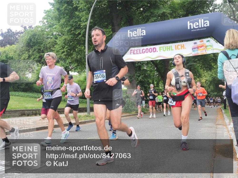 29.06.2025 - hella hamburg halbmarathon KatJ http://msf.ph/oto/8427063 29.06.2025 10:39:57 Zwischen KM18-KM19 1257, 1706, 2111, 2540, 2595, 4837, 5169, 5194, 6164, 6390, 7130, 7475, 7786, 8447 meine-sportfotos.de