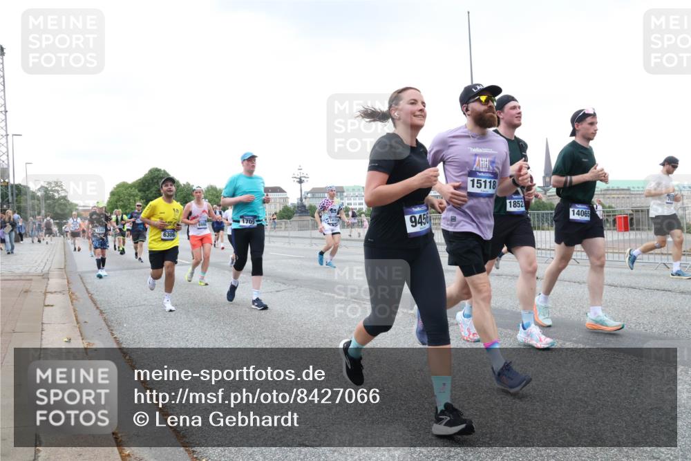 29.06.2025 - hella hamburg halbmarathon Lena Gebhardt http://msf.ph/oto/8427066 29.06.2025 10:53:43 Lombardsbrücke 6306, 9456, 15118, 1852, 14065, 1017, 1340, 1687, 1709, 1744, 1753, 1789, 1900, 1906, 1984, 2065, 2079, 2372, 2409, 2429, 2854, 3055, 3079, 3226, 3249, 3557, 4195, 4595, 4801, 5430, 5562, 5815, 5856, 5857, 5964, 6039, 6041, 6044, 6192, 6273, 6306, 6913, 6996, 7039, 7068, 7483, 7537, 7611, 7614, 7876, 7890, 8189, 8212, 8414, 8515, 8906, 8924, 9077, 9456, 9503, 9531, 9572, 9685, 9764, 9771, 9785, 10043, 10175, 10490, 11390, 12193, 12219, 12700 meine-sportfotos.de
