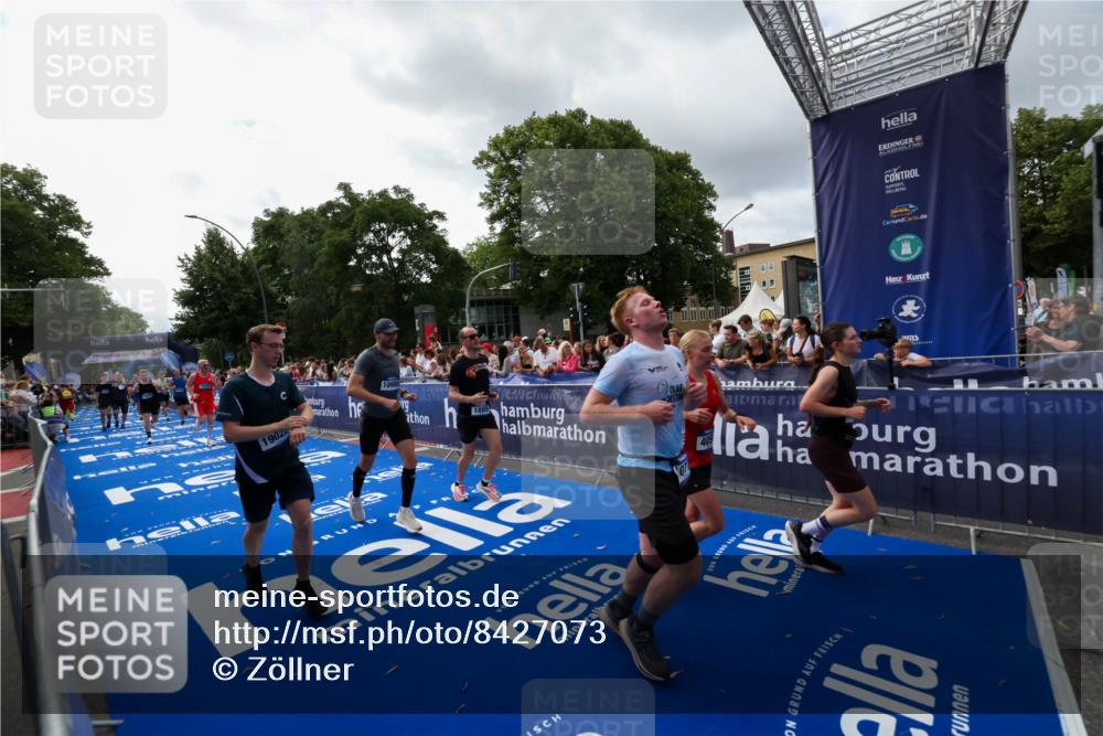 29.06.2025 - hella hamburg halbmarathon Zöllner http://msf.ph/oto/8427073 29.06.2025 10:35:35 Ziel 1344, 1889, 4050, 5269, 10384, 10771, 15959, 16123, 16695, 16811, 17612, 17826, 19022 meine-sportfotos.de