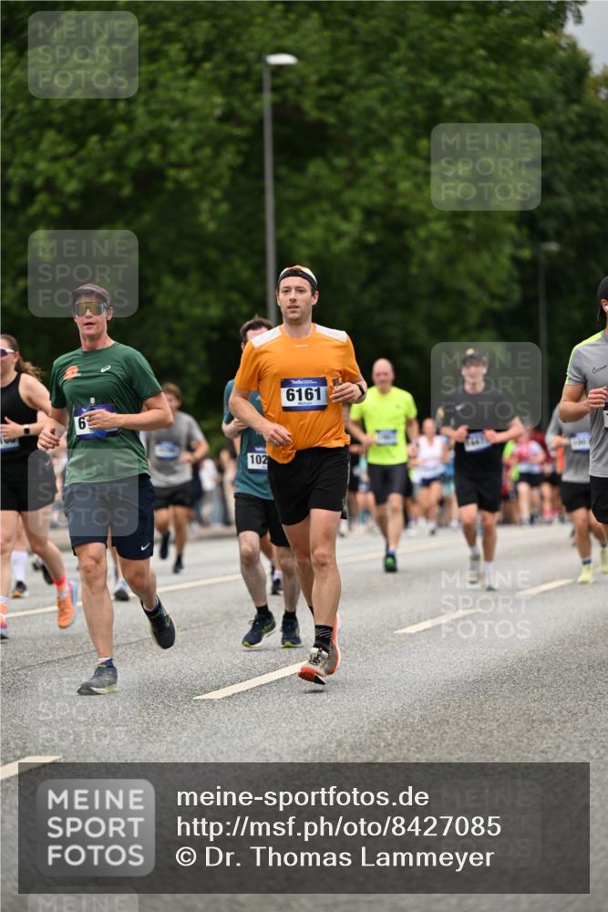 29.06.2025 - hella hamburg halbmarathon Dr. Thomas Lammeyer http://msf.ph/oto/8427085 29.06.2025 10:50:43 Kennedybrücke 1033, 1421, 1429, 1695, 1867, 1868, 1924, 1983, 2008, 2398, 2773, 2813, 2917, 3160, 3164, 3410, 4202, 4223, 4224, 4296, 4306, 4317, 4572, 5044, 5769, 5770, 6124, 6161, 7303, 8477, 9243, 9445, 10030, 10230, 10327, 10329, 10367, 10812, 11253, 11361 meine-sportfotos.de