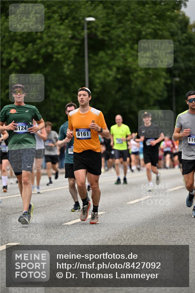 29.06.2025 - hella hamburg halbmarathon Dr. Thomas Lammeyer http://msf.ph/oto/8427092 29.06.2025 10:50:43 Kennedybrücke 1033, 1421, 1429, 1695, 1867, 1868, 1924, 1983, 2008, 2398, 2773, 2813, 2917, 3160, 3164, 3410, 4202, 4223, 4224, 4296, 4306, 4317, 4572, 5044, 5769, 5770, 6124, 6161, 7303, 8477, 9243, 9445, 10030, 10230, 10327, 10329, 10367, 10812, 11253, 11361 meine-sportfotos.de