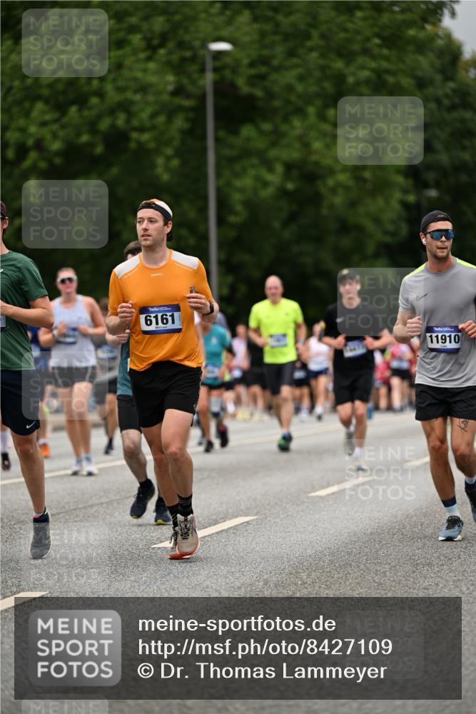 29.06.2025 - hella hamburg halbmarathon Dr. Thomas Lammeyer http://msf.ph/oto/8427109 29.06.2025 10:50:43 Kennedybrücke 1033, 1421, 1429, 1695, 1867, 1868, 1924, 1983, 2008, 2398, 2773, 2813, 2917, 3160, 3164, 3410, 4202, 4223, 4224, 4296, 4306, 4317, 4572, 5044, 5769, 5770, 6124, 6161, 7303, 8477, 9243, 9445, 10030, 10230, 10327, 10329, 10367, 10812, 11253, 11361 meine-sportfotos.de