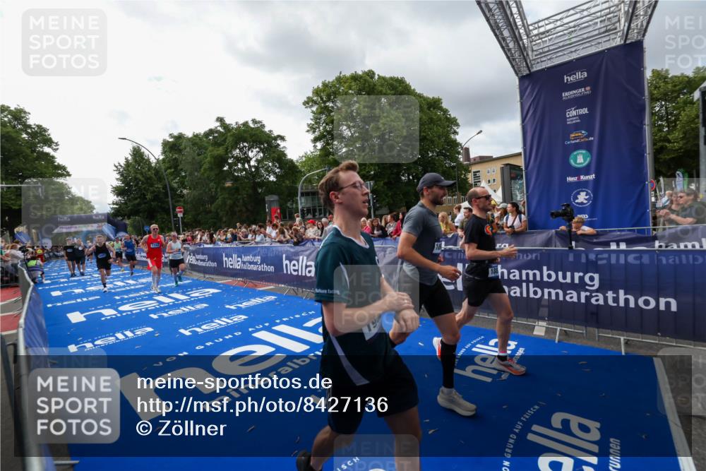 29.06.2025 - hella hamburg halbmarathon Zöllner http://msf.ph/oto/8427136 29.06.2025 10:35:36 Ziel 1344, 1889, 4050, 5269, 10384, 10771, 16123, 16695, 16811, 17612, 17826, 18841, 19022 meine-sportfotos.de